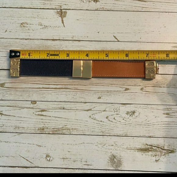 Gorgeous Tory Burch multi color cuff - Picture 3 of 7